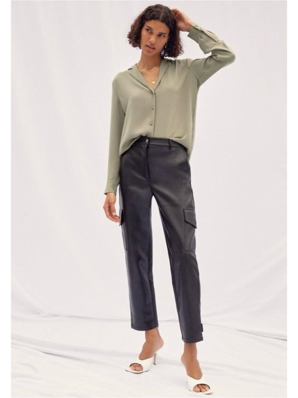 Aritzia Wilfred Free Modern Cargo Pants Black Vegan Leather, size 2